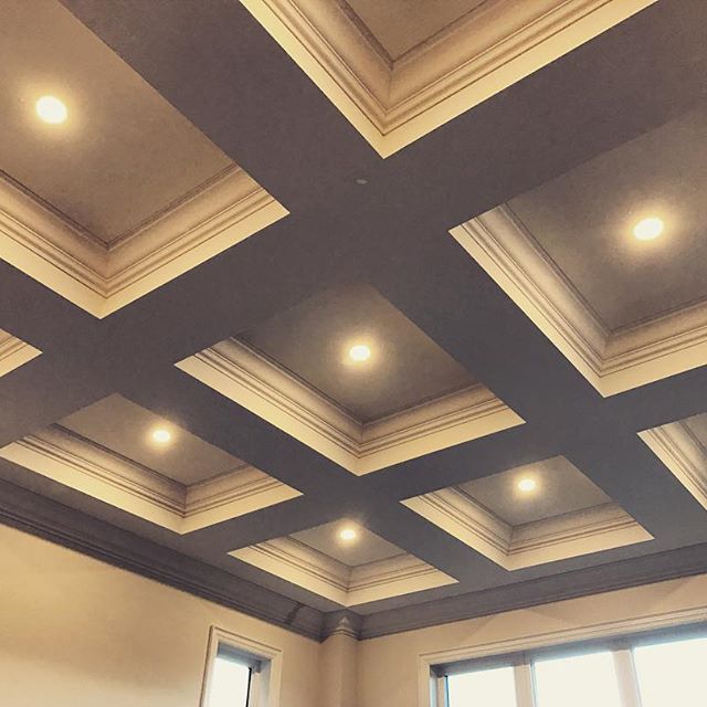 modern ceiling with pot-lights